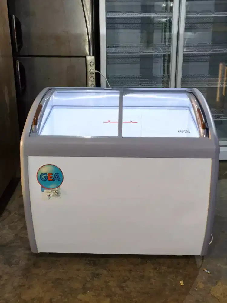 Freezer box pintu sleding kaca GEA 

Model: SD-260BY 
kapasitas:260L