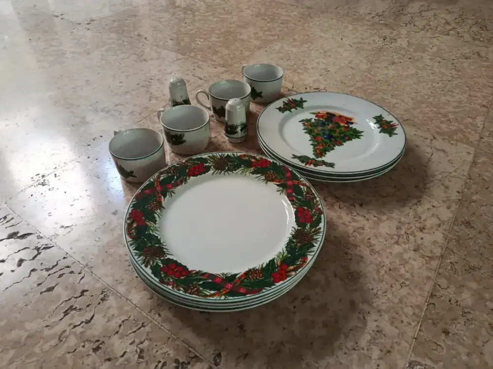 Di jual piring saji set bermotif