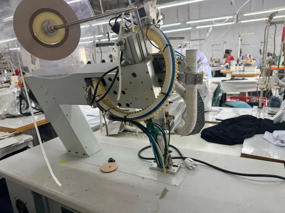Mesin Seam Sealing Yifei XL-K88