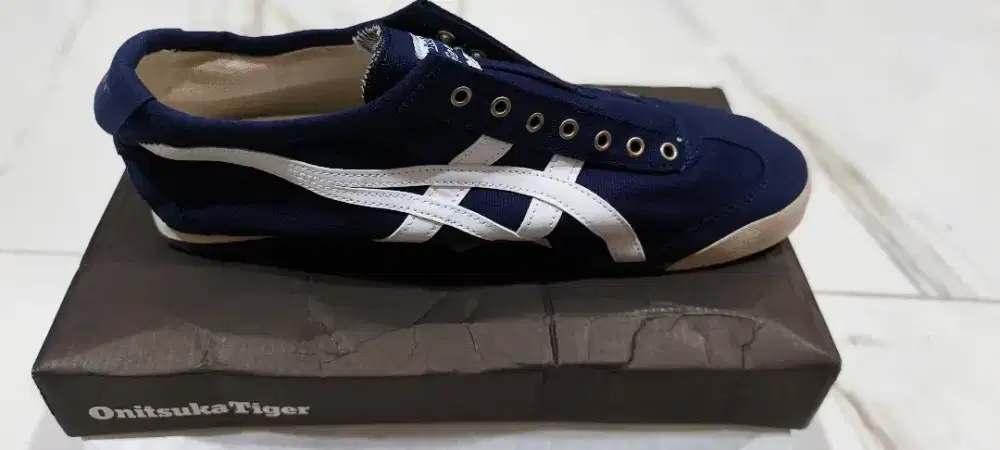 Sepatu ONITSUKA TIGER UKURAN 44
