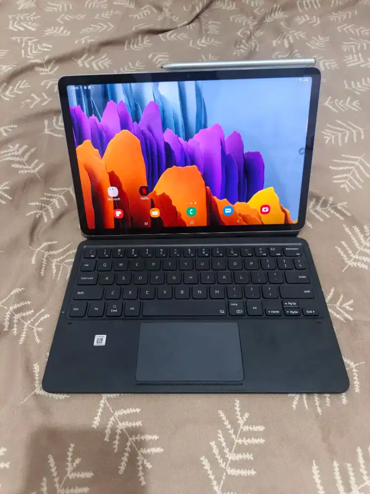 Samsung galaxy tab S7 4G LTE + keyboard