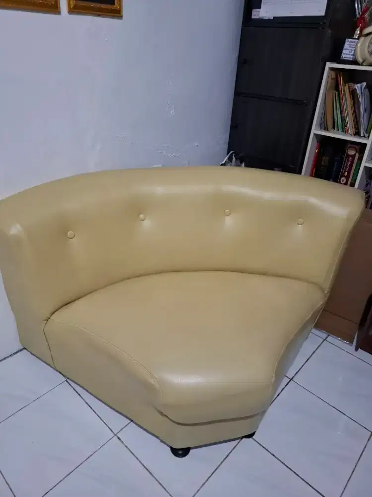 Sofa sudut 6 bangku 1 meja