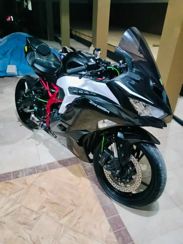 Kawasaki Ninja ZX25 R