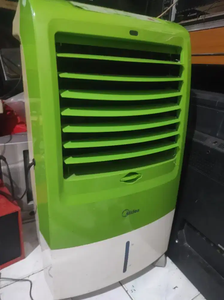 Aircooler Midea 6 liter angin kencang dan dingin semua ok