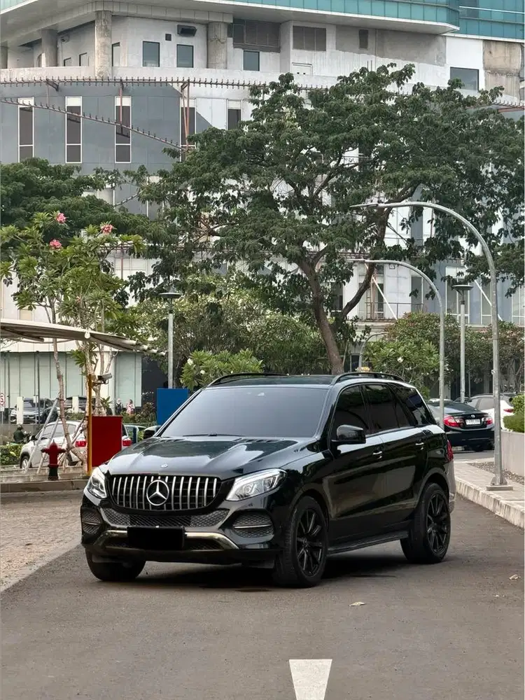 CASH Mercedes-Benz GLE400 4MATIC 2016 Good Condition