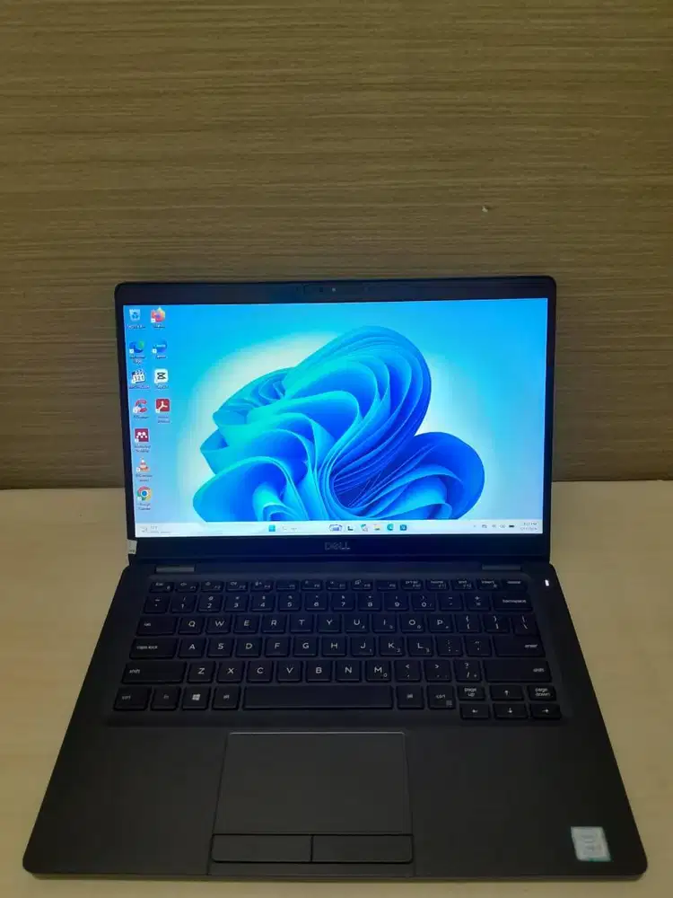 DELL 5300, Core i5 gen8, Ram 8GB, SSD 256GB, Layar 13,3in FullHD