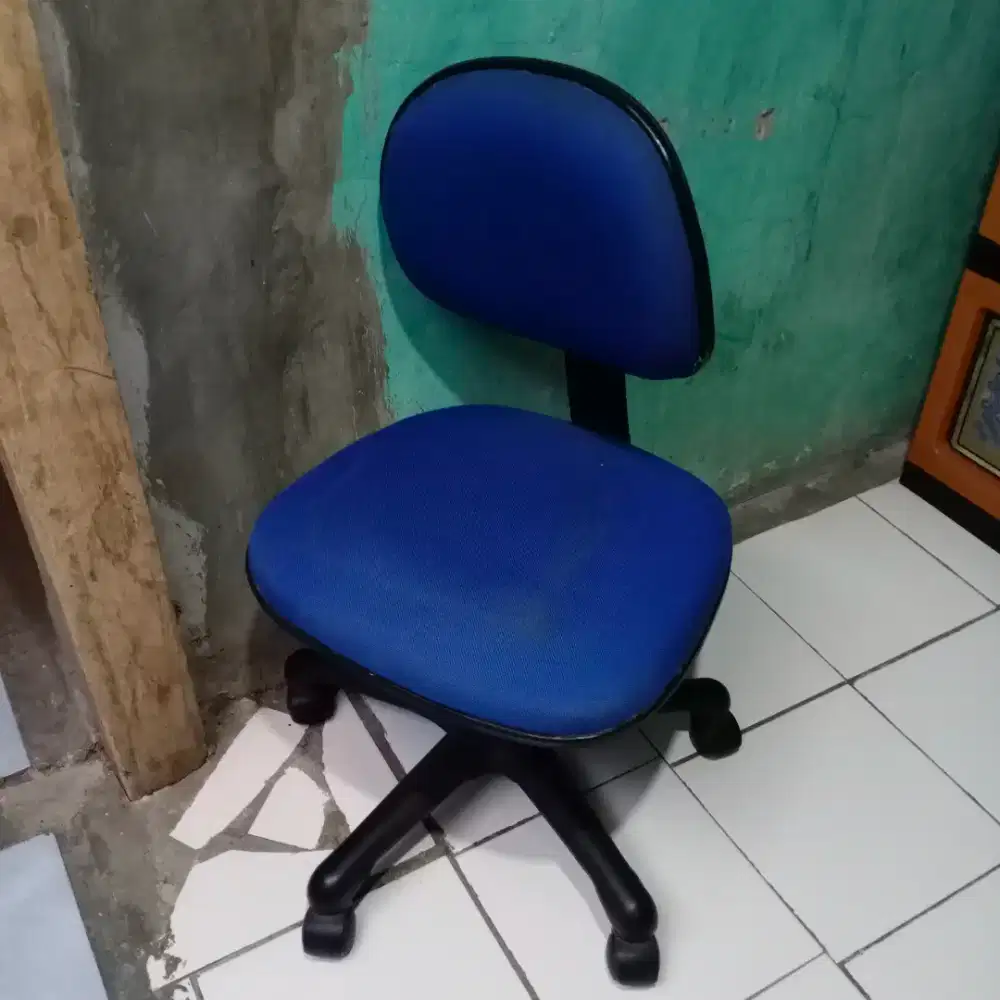 Preloved Kursi kantor putar model staff
