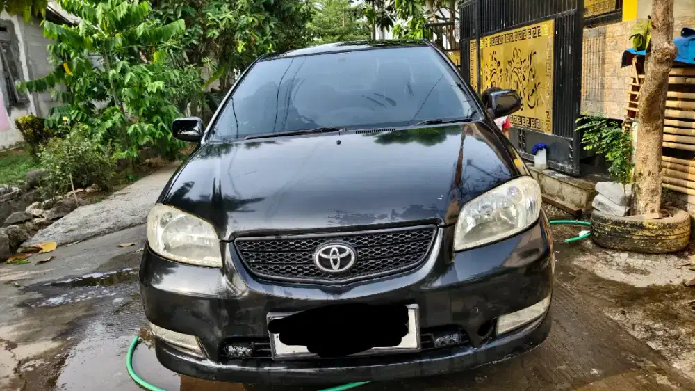 DIJUAL MOBIL SEDAN TOYOTA TAHUN 2004