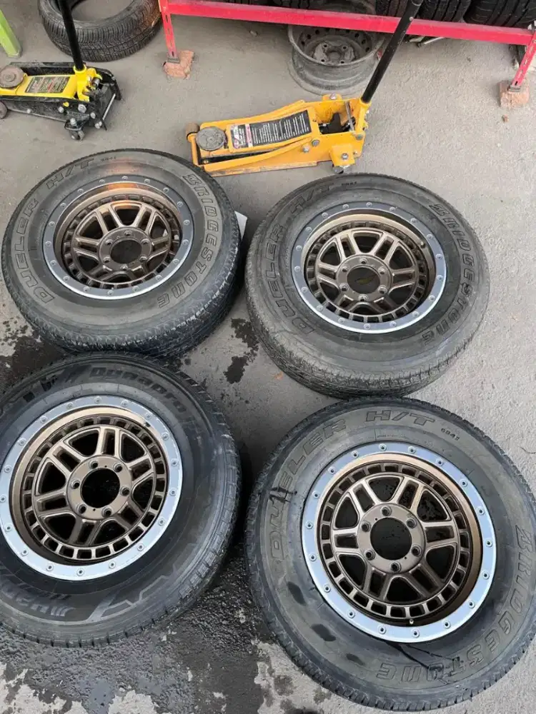 Velg off-road ring 17 pcd 6x139,7 ban 265/65 R17