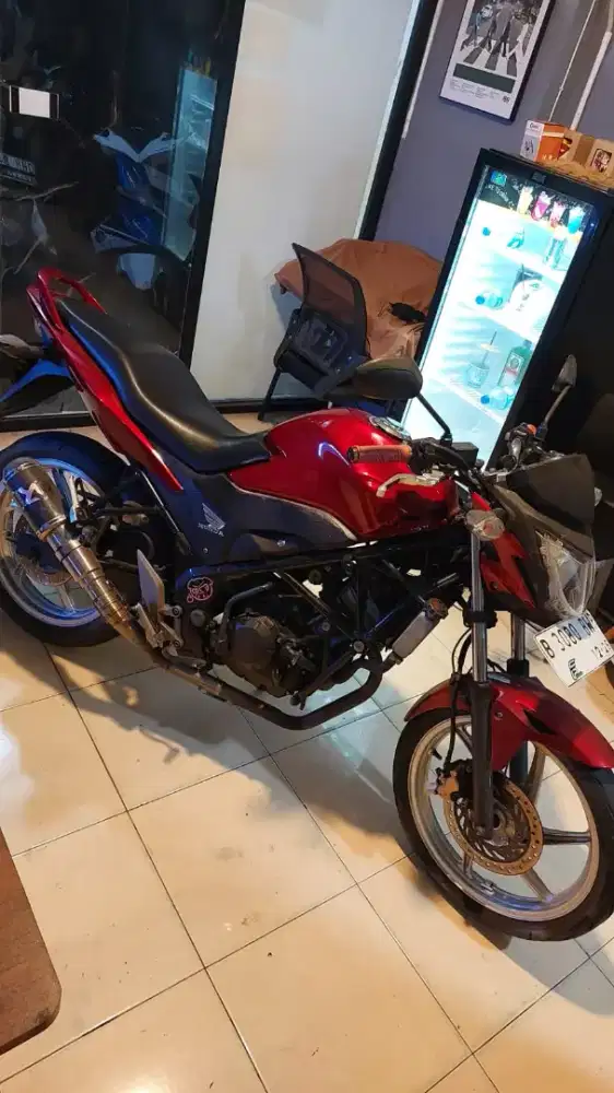Motor honda cb 150 r pajak hidup km 41 ribu barang apik ya simpanan