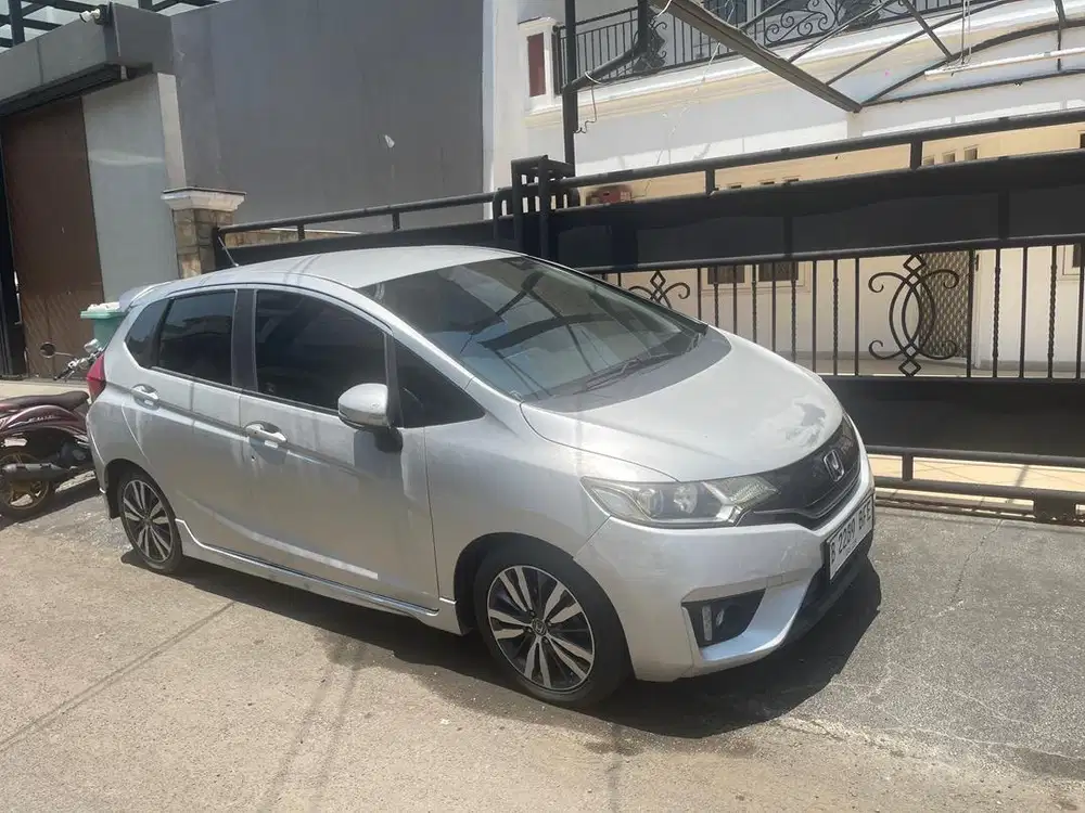 JUAL HONDA JAZZ BEKAS RS CVT 2015 - SILVER AT - BENSIN - Pjk Panjang.