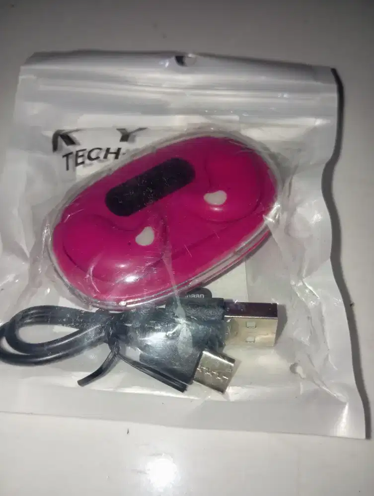 Di jual headset bekas rasa baru