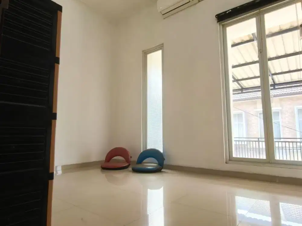 Rumah Semi Furnished Komplek Mekar Wangi