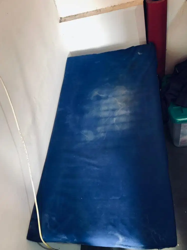 Meja setrikaan uap khusus laundry