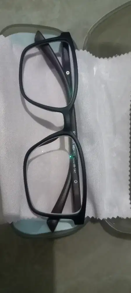 Dijual kacamata bekas