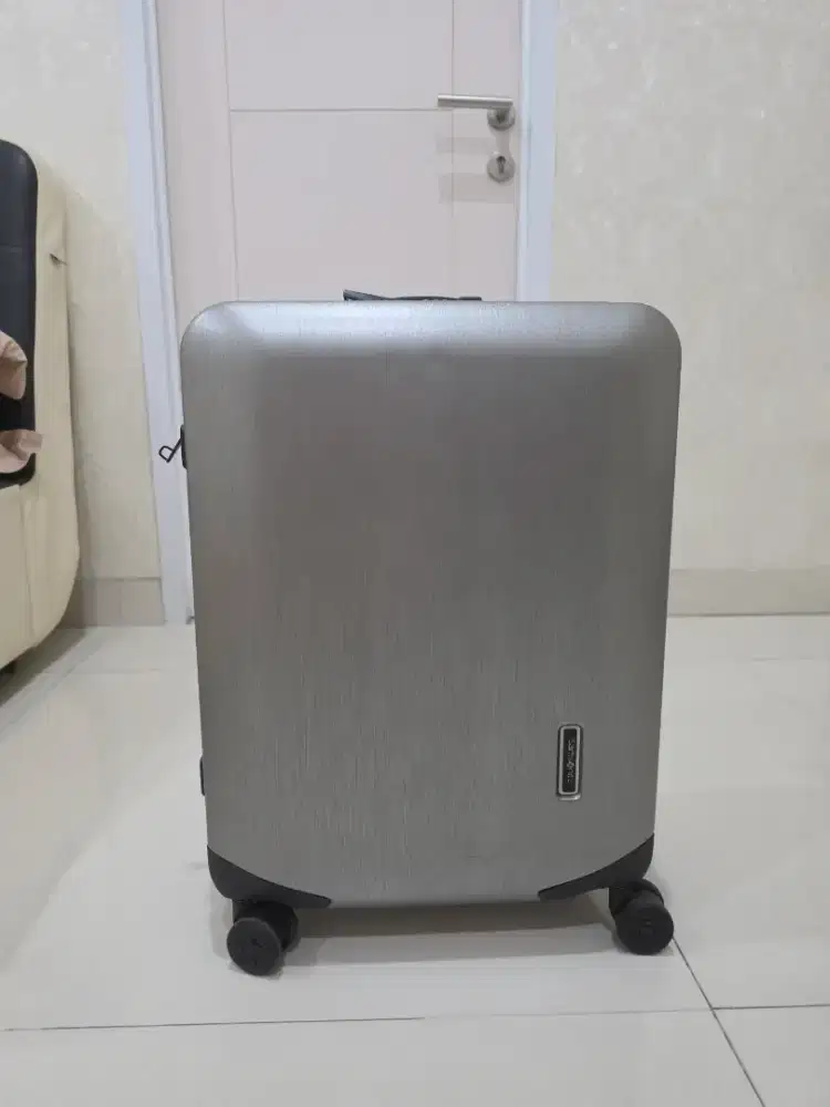 Samsonite Inova 20 Spinner Carry- On Luggage