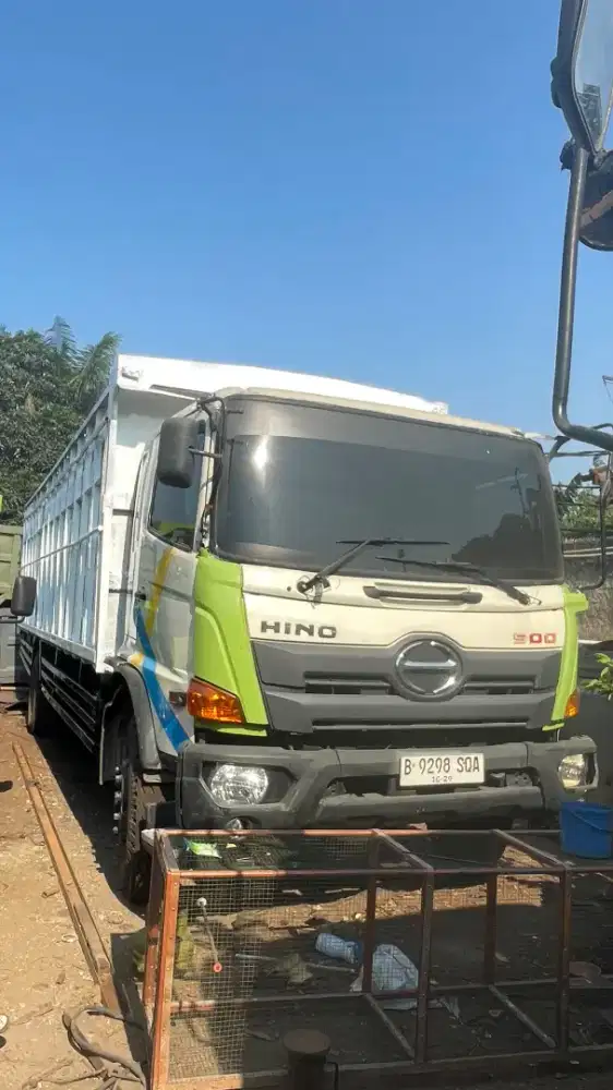 Hino 500 engkel  FG 235 long sasis  thn 2019 rem jember