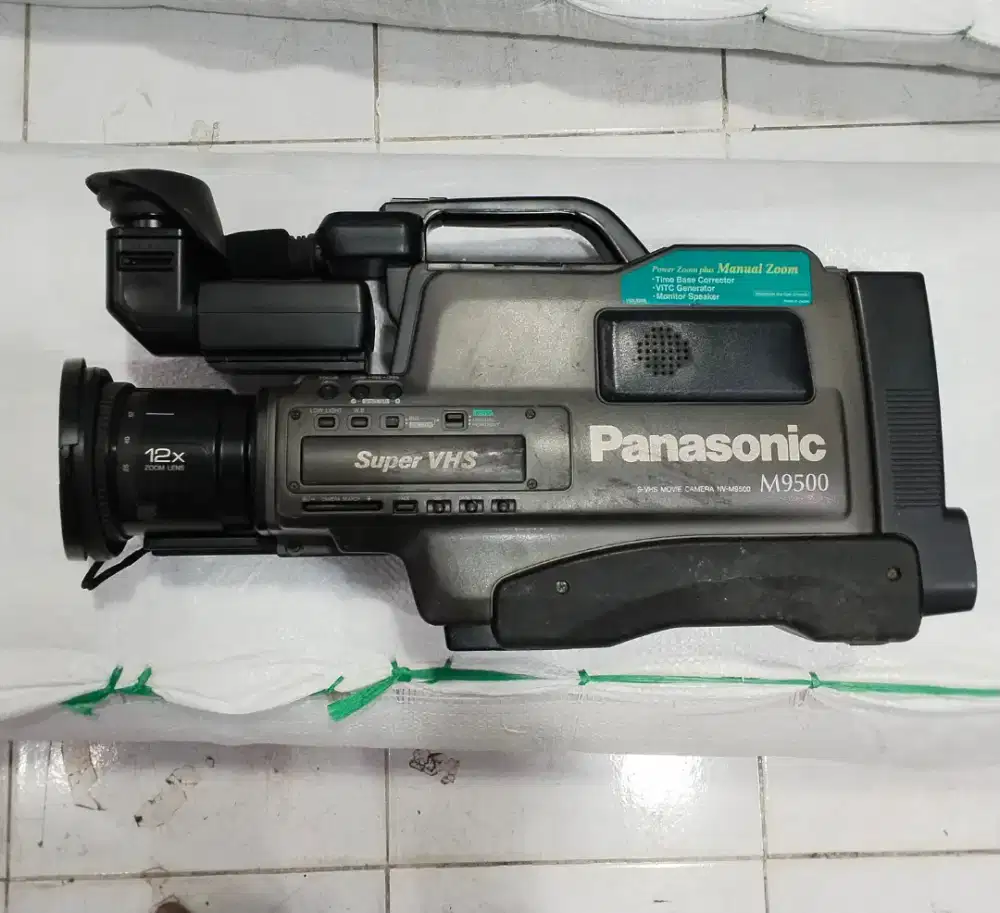 Kamera video analog Panasonic M9500 super VHS kondisi bekas minus