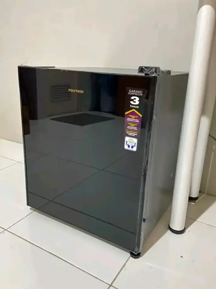Kulkas mini portable polytron PRH51