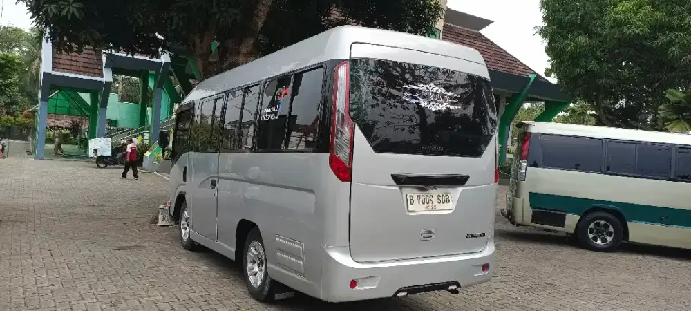 ISUZU ELF MINIBUS GIGA SHORT