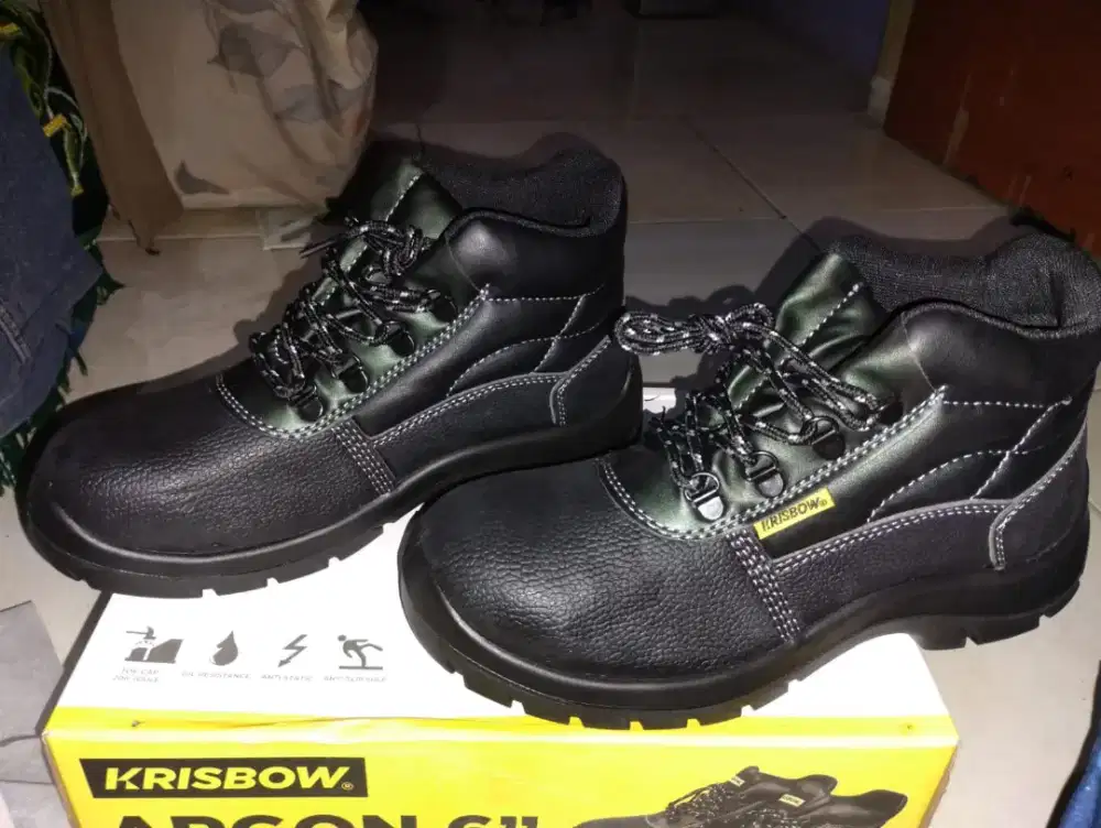 Sepatu safety krisbow