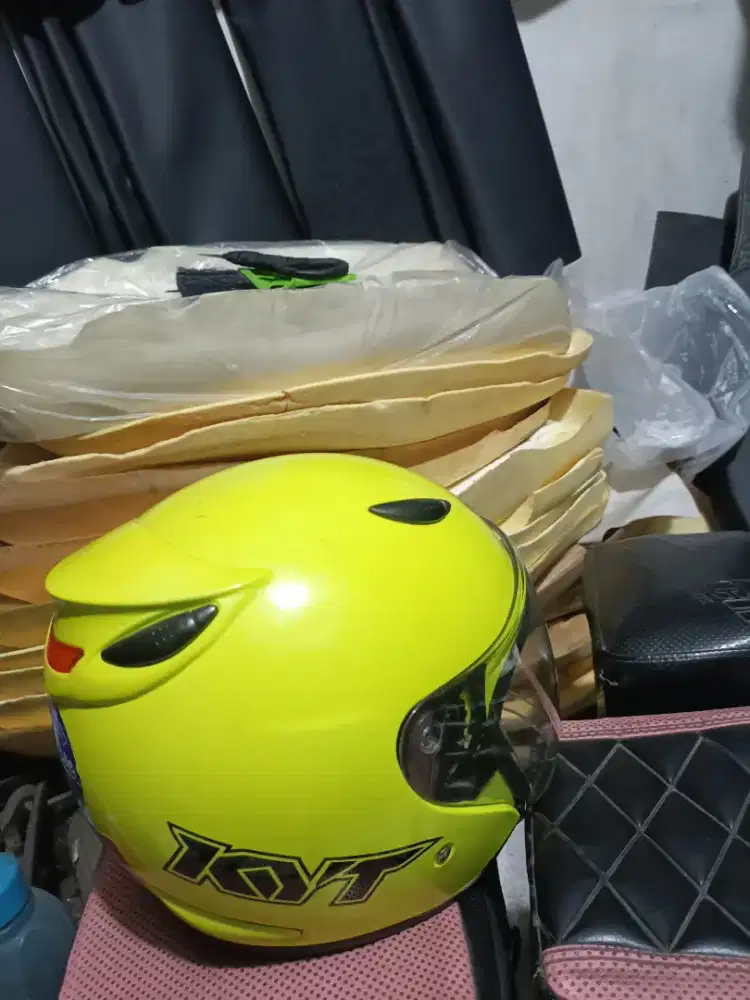 Helm sepeda motor