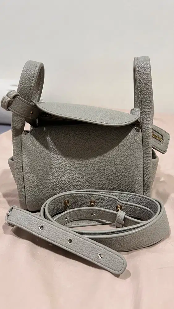 KAMI Shoulder Bag