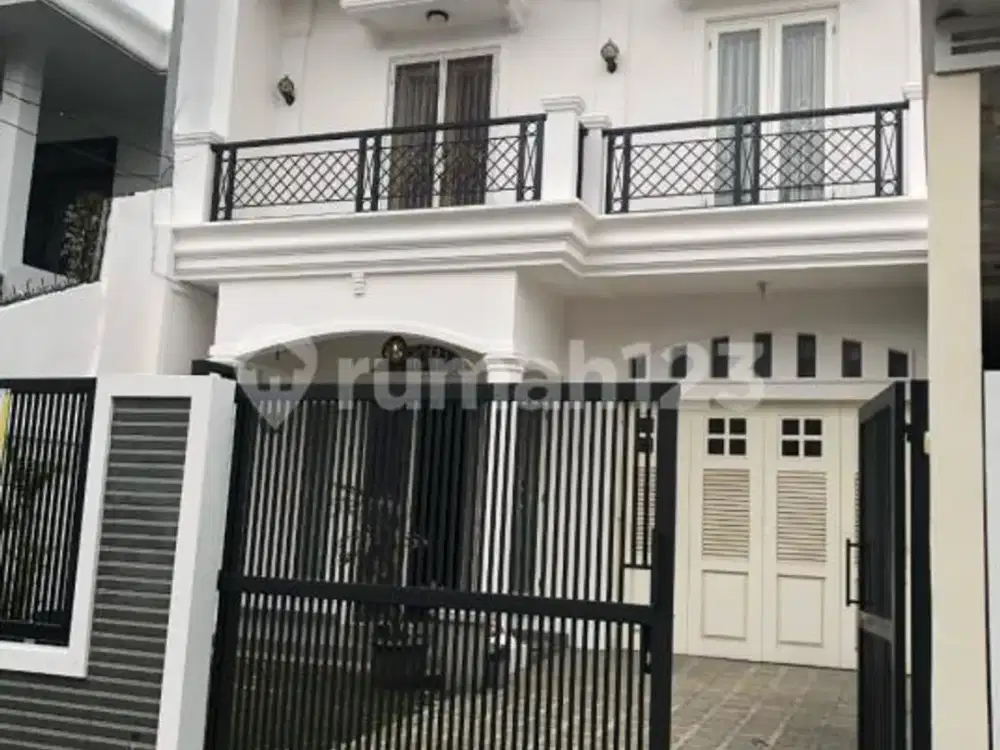 Dijual Rumah Mewah 2 Lantai Siap Huni - Pejaten