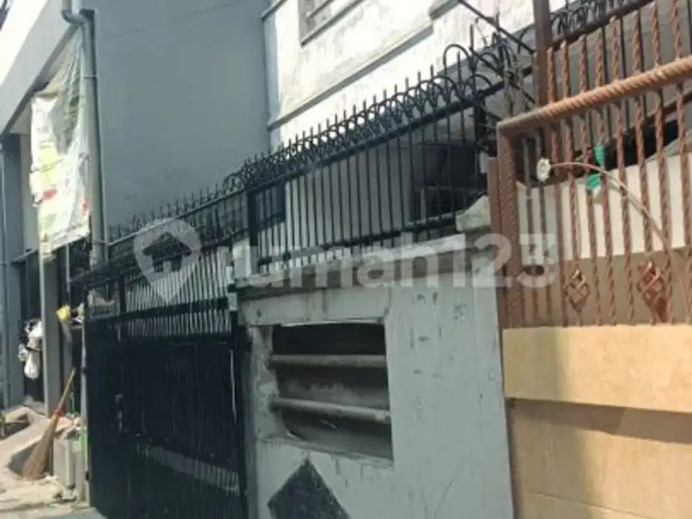 Rumah di Menceng 2 Lantai