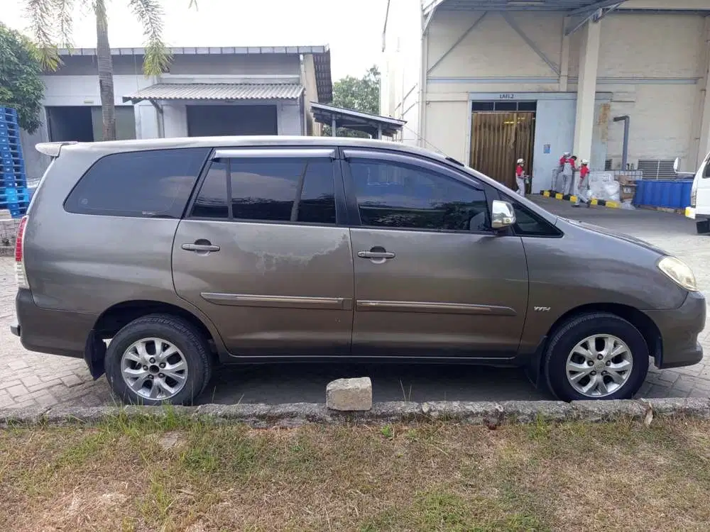Toyota Kijang Innova 2011 Bensin