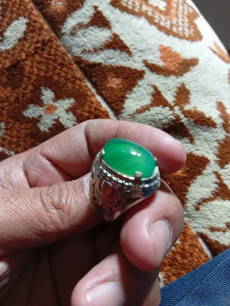 Cincin calsedony