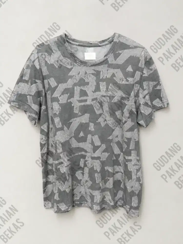 Kaos Pria Motif Abstrak Grey Preloved