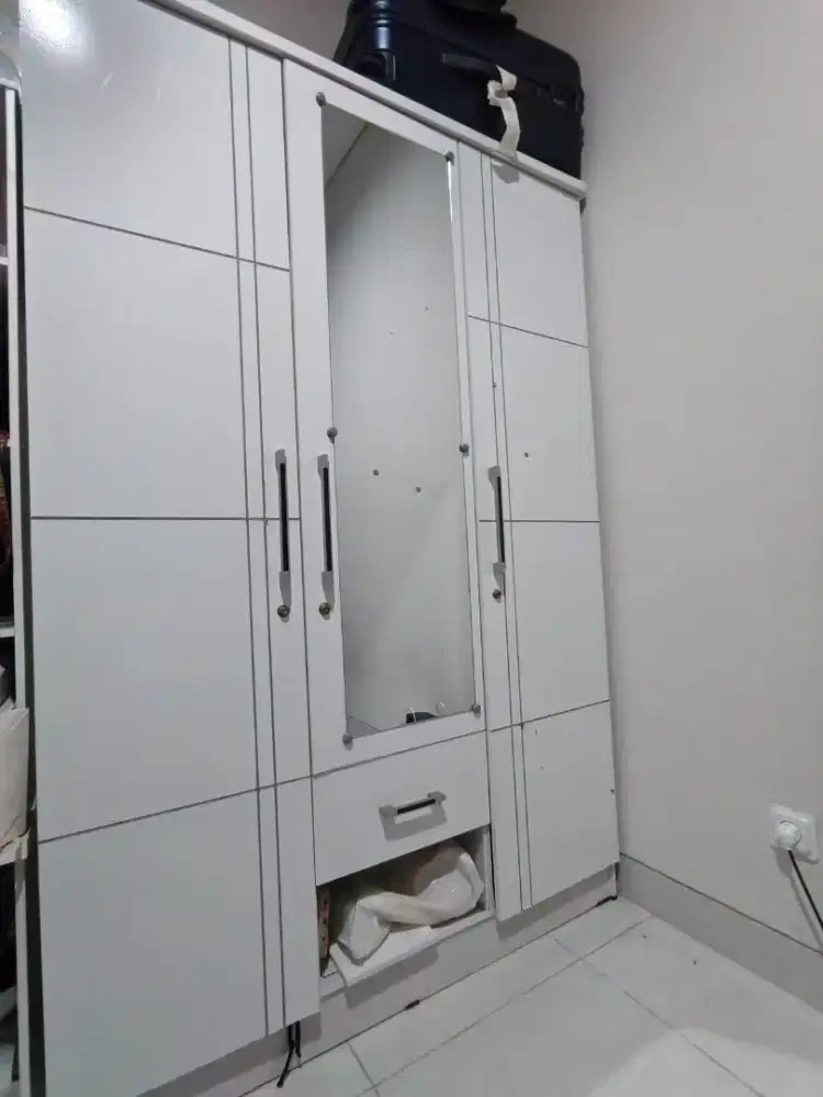 Dijual Sepaket Kasur, Dipan, dan Lemari