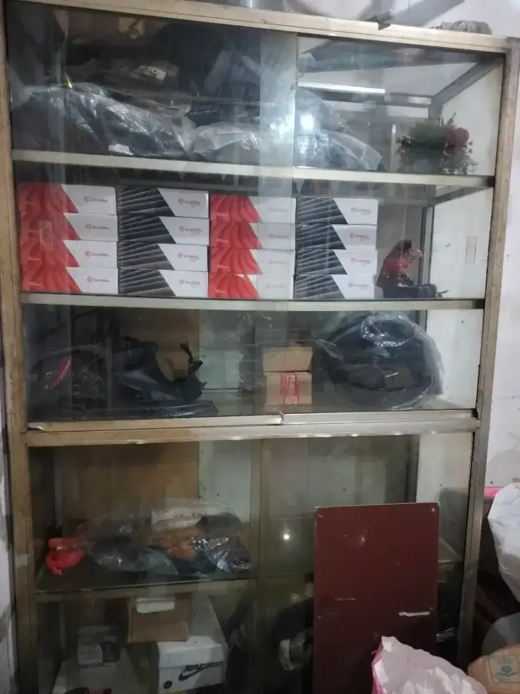 Etalase kaca bekas