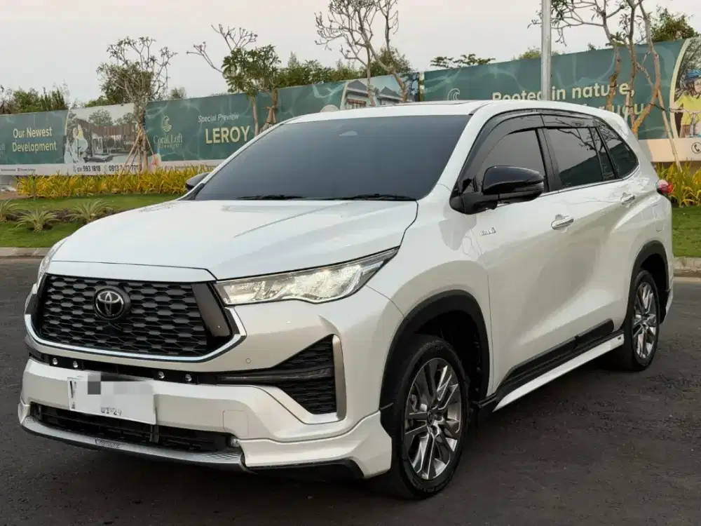 Toyota Innova Zenix Q Hybrid Modellista 2023 Matic Putih Favorit
