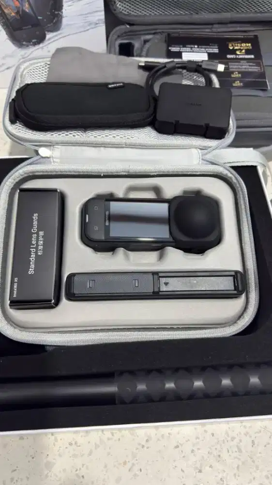 Kamera insta 360 x5 essentials bundle