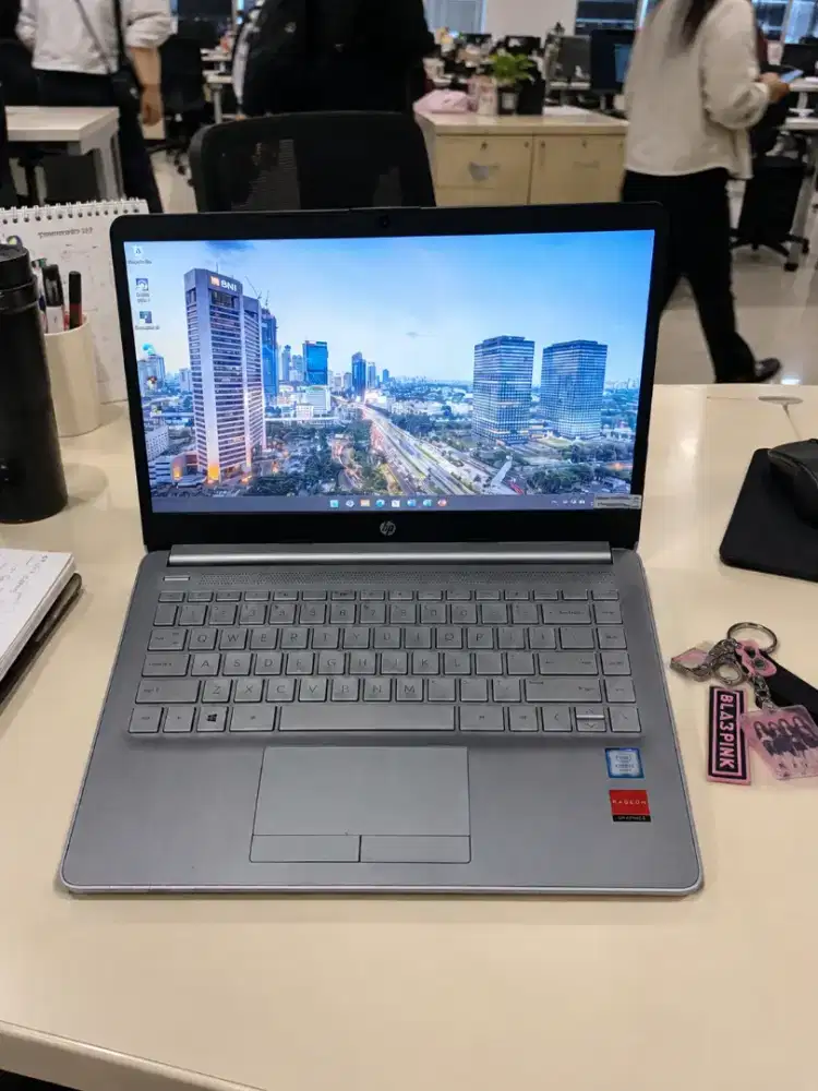 Laptop Hp 14s CF0070TX intel i3,ram ddr4 8gb,ssd 256gb,dual vga radeon