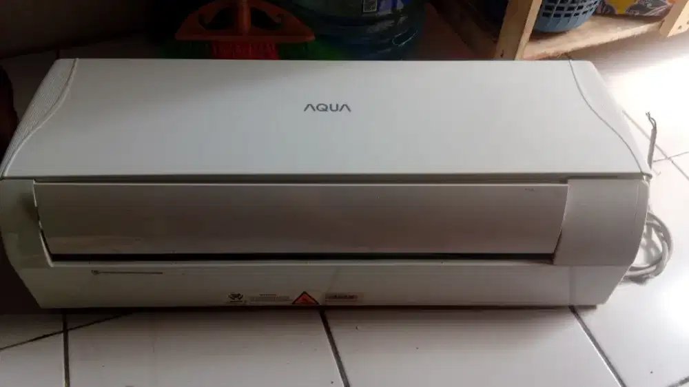 Ac aqua ½pk  baru setahun