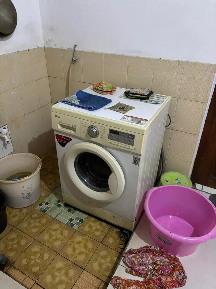 Mesin cuci front loading LG 7kg