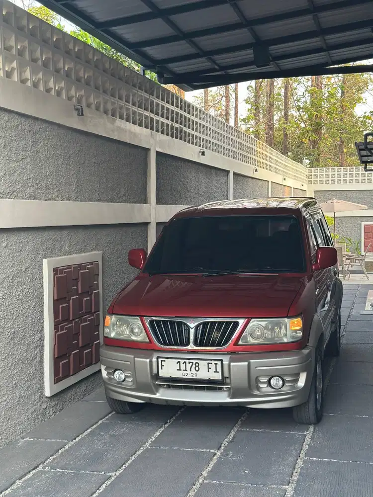 Kuda Grandia Diesel Solar 2002