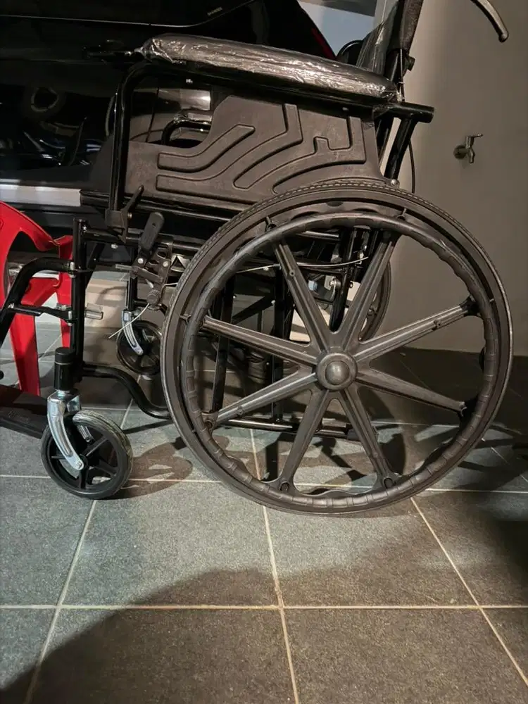 Kursi roda lansia