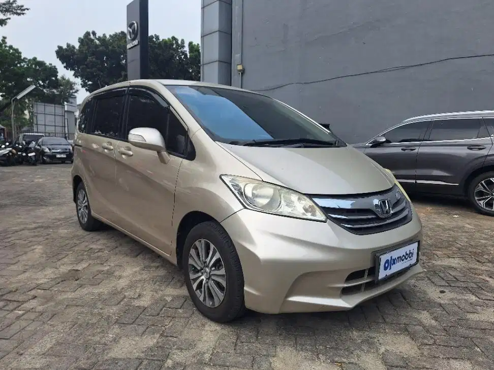 LOW DP Honda Freed 1.5 S Bensin-AT 2013 KOW
