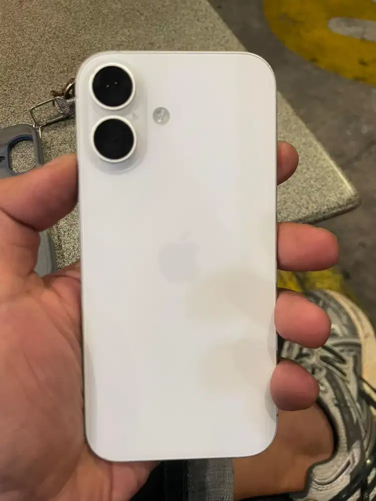 Iphone 16 white 128GB garansi on ex turki