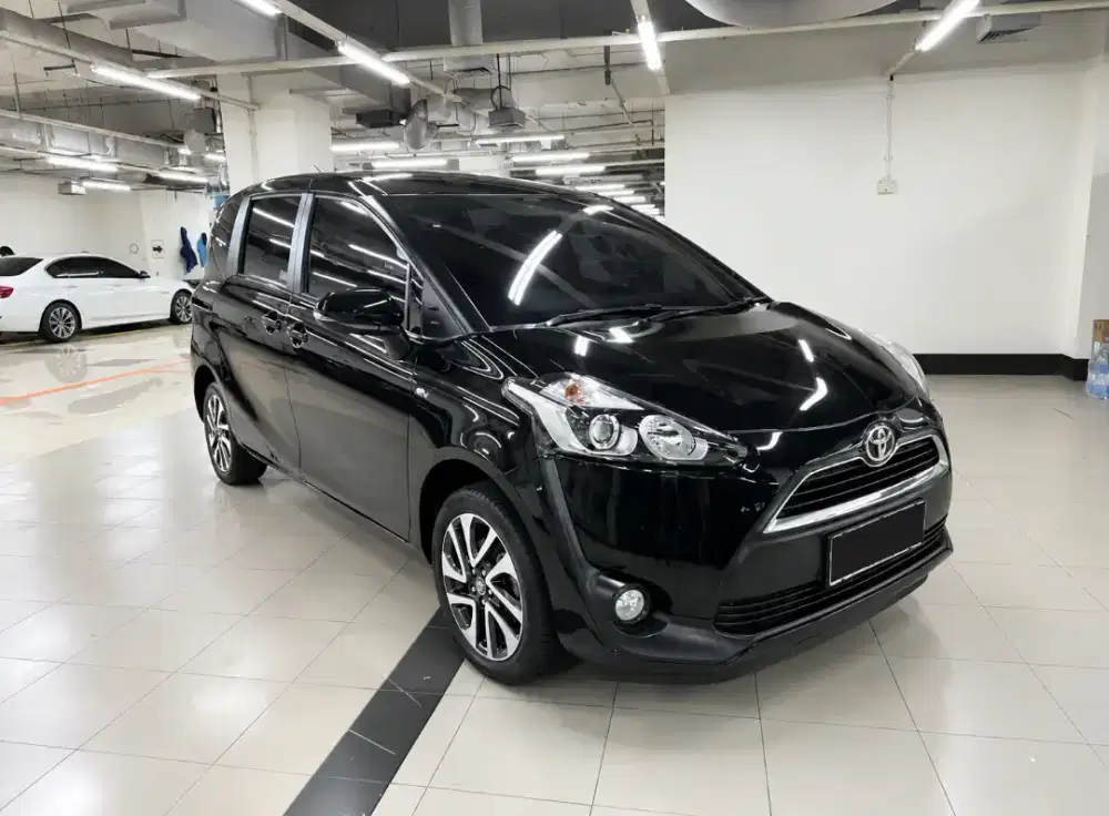 Toyota Sienta V 2019 at siap pakai