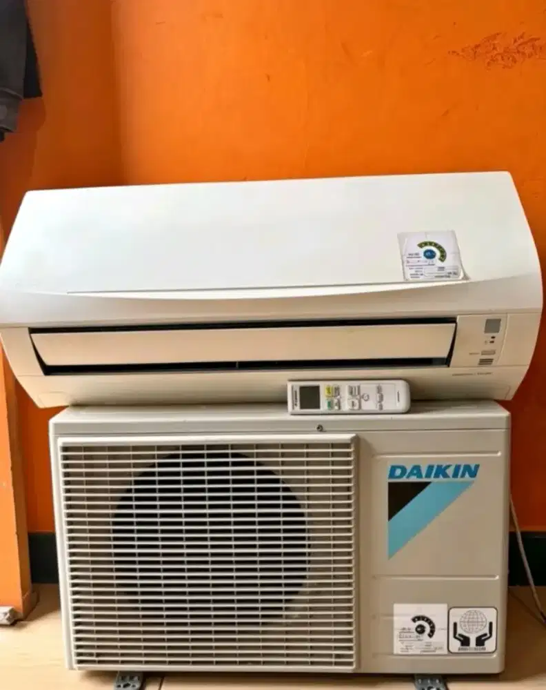 AC Daikin Thailand 1 PK R32 kondisi mulus kinclong siap pasang