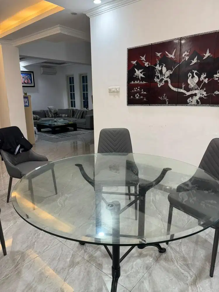 Meja makan Cellini Tempered Glass