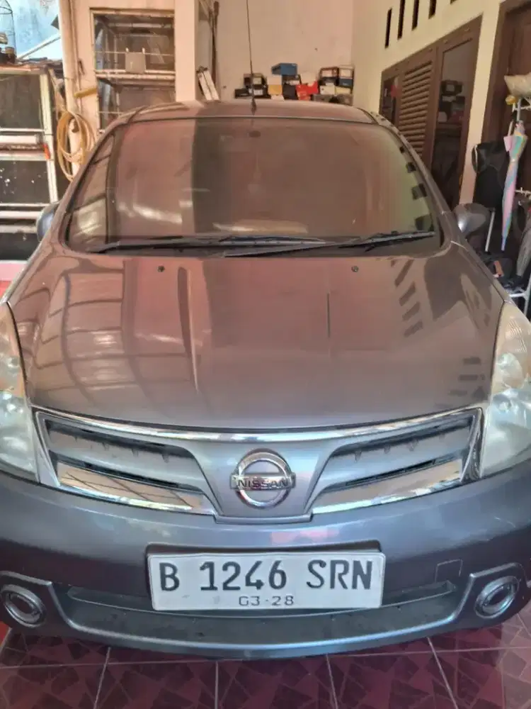 Di jual mobil Nissan Livina siap pakai