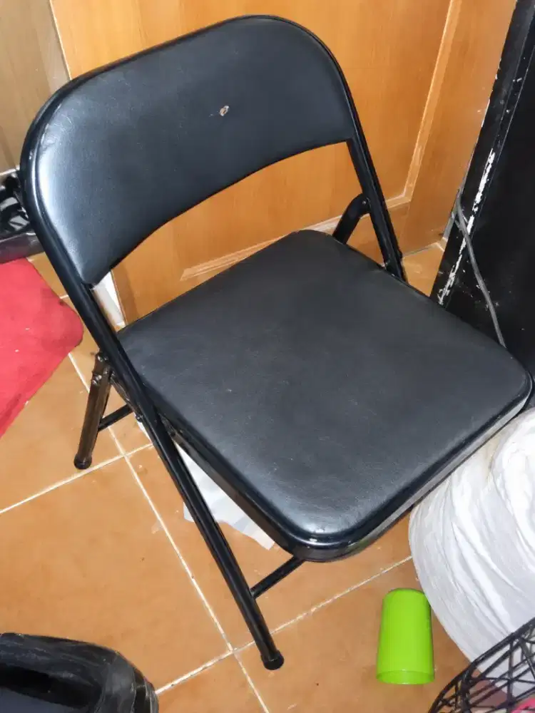 Kursi lipat besi