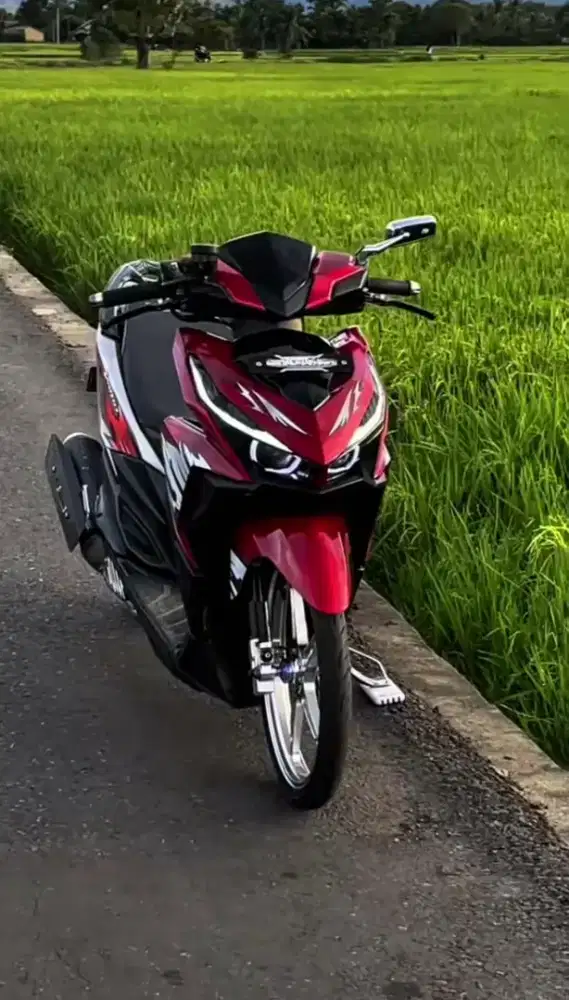 Di jual motor Vario modifikasi tahun 2017 vario led old