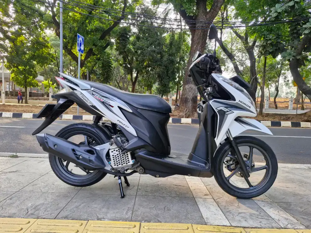 DIJUAL CASH HONDA VARIO KZR 125 CBS FI THN 2013 PJK HIDUP SIAP PAKAI